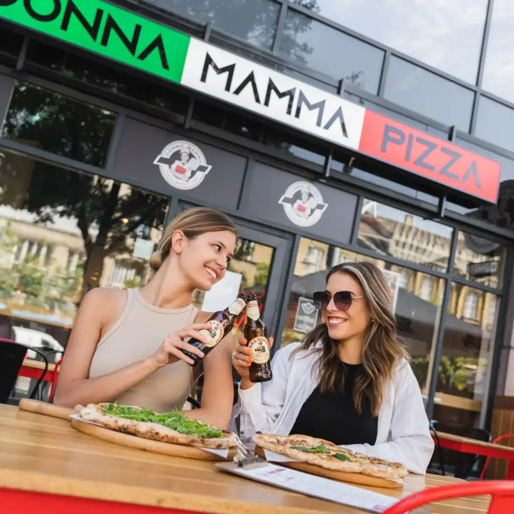 Pizzázás a Donna Mamma nápolyi pizzázóban