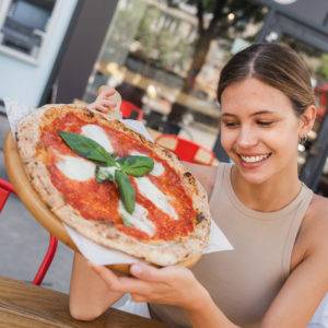 Finom nápolyi pizza a Donna Mammában