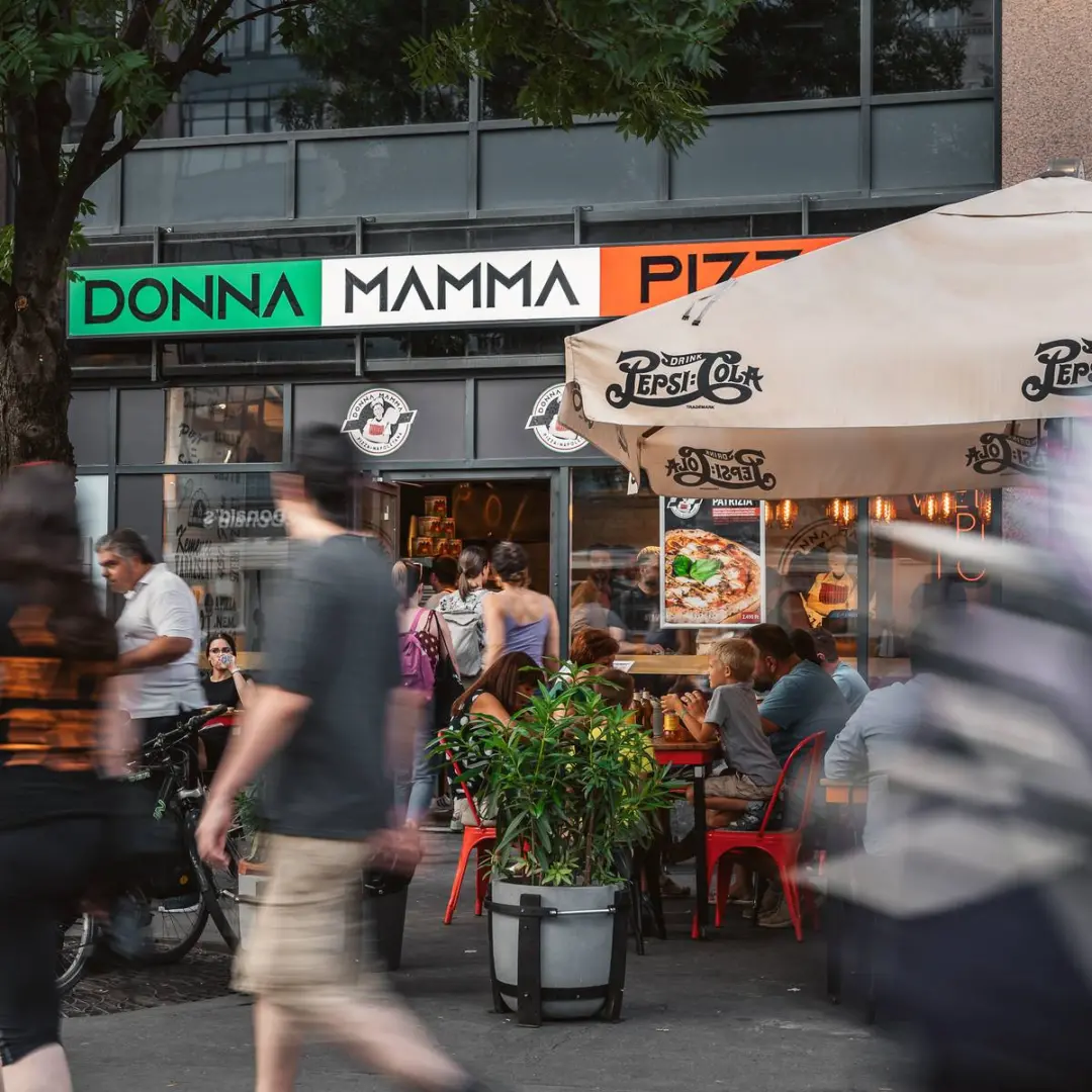 Donna Mamma nápolyi pizzázó utcafront
